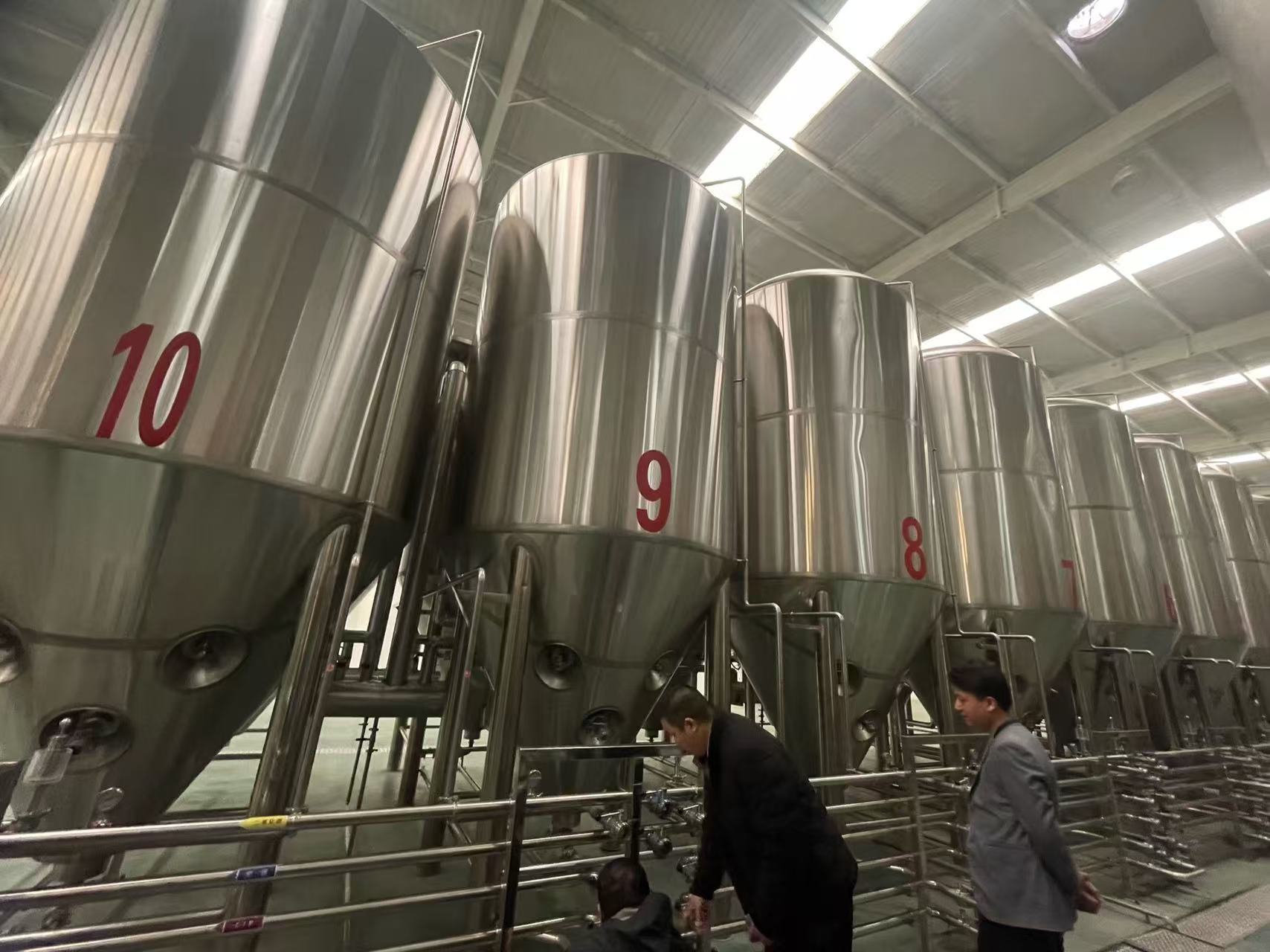 遂宁精酿啤酒设备厂—平面布置、设备设计、制造、调试、培训等一条龙服务